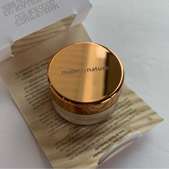 Nude By Nature travel size translucent Loose Finishing Powder 04 Banana 1.5g - Picture 5 of 8